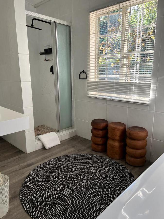 Enchanting Self-Catering Villa With Queen Bed At Bokmakierie Villas Windhoek Exterior photo